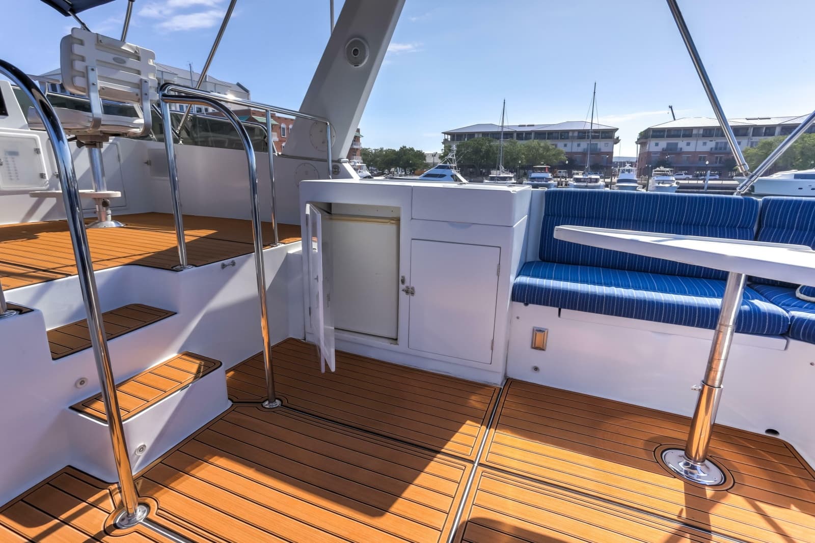 2003 Jefferson Pilothouse 57 - Photo 29