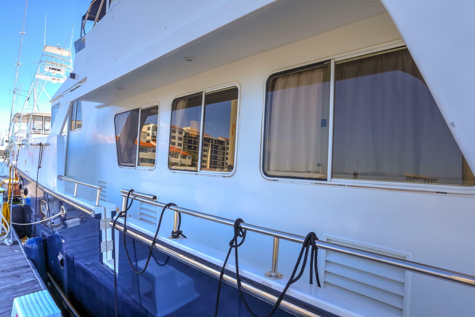 2003 Jefferson Pilothouse 57 - Photo 11