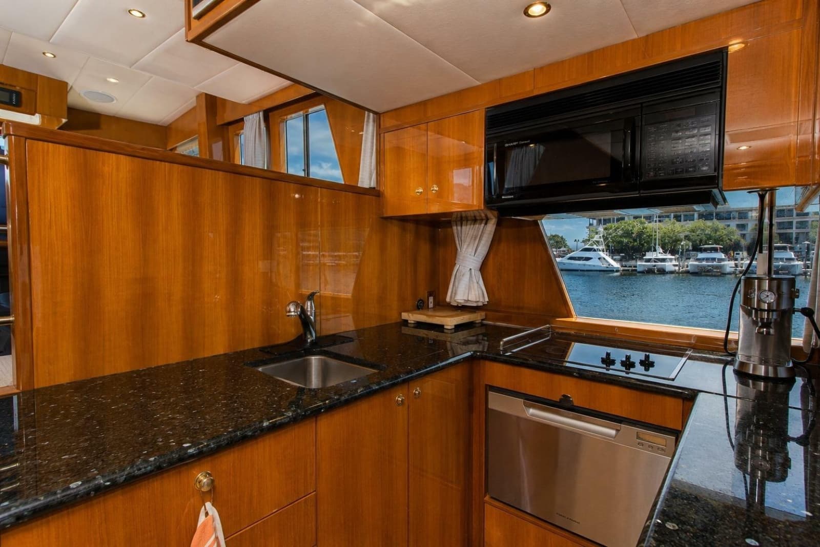 2003 Jefferson Pilothouse 57 - Photo 47