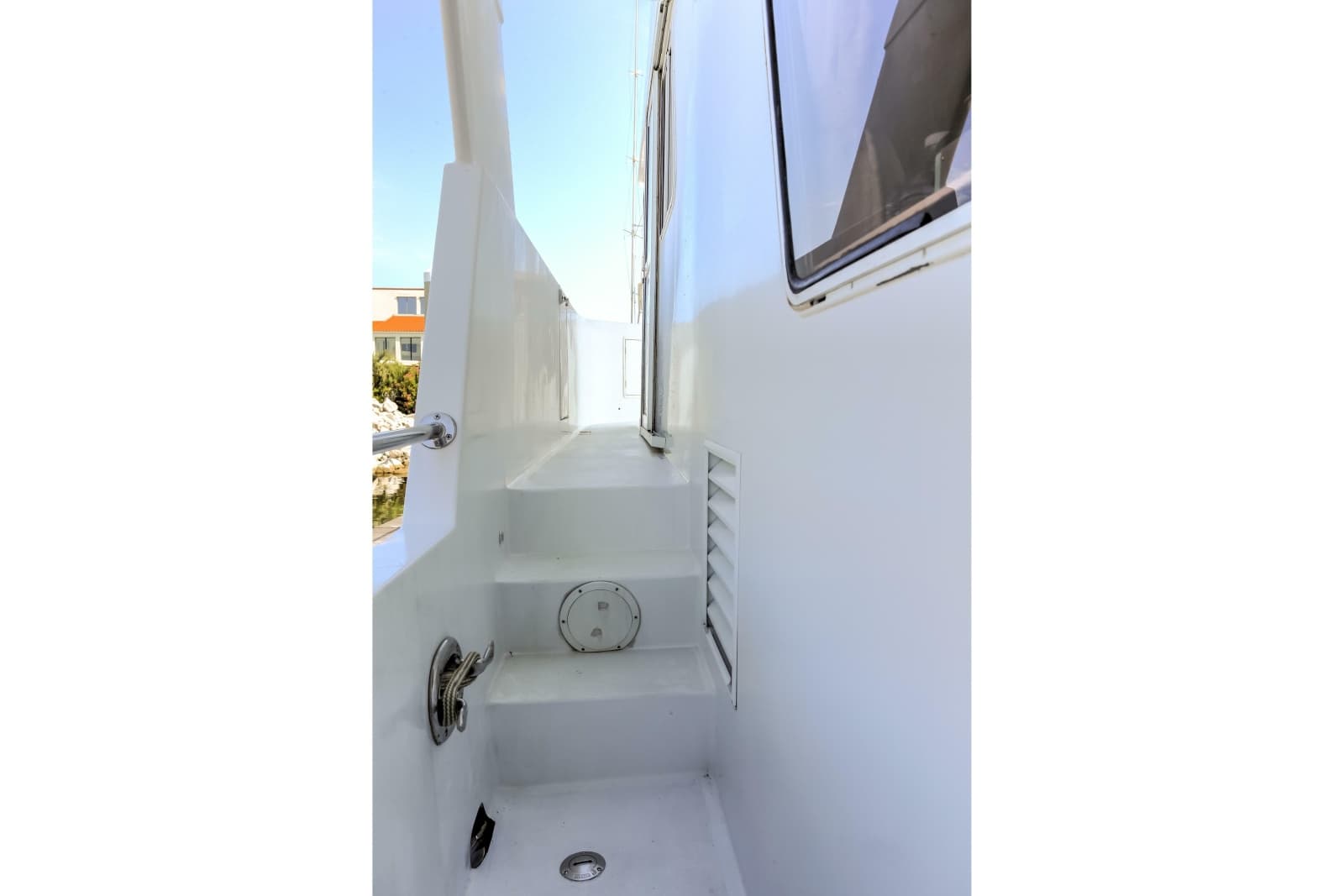 2003 Jefferson Pilothouse 57 - Photo 15
