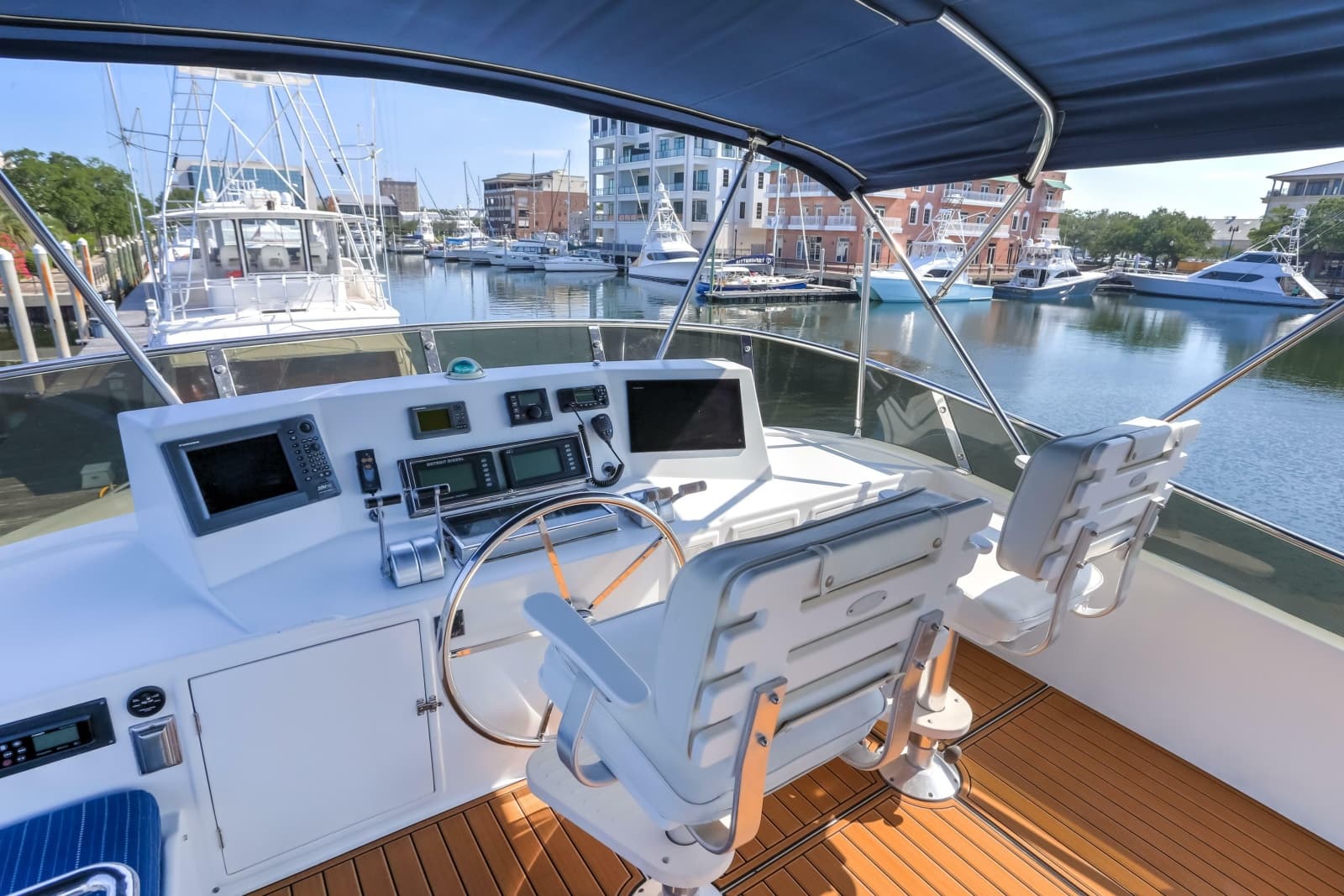 2003 Jefferson Pilothouse 57 - Photo 20