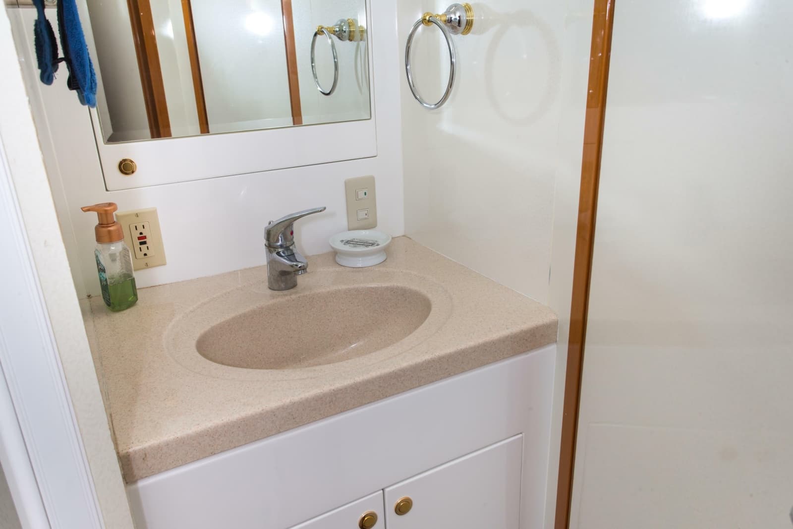 2003 Jefferson Pilothouse 57 - Photo 82