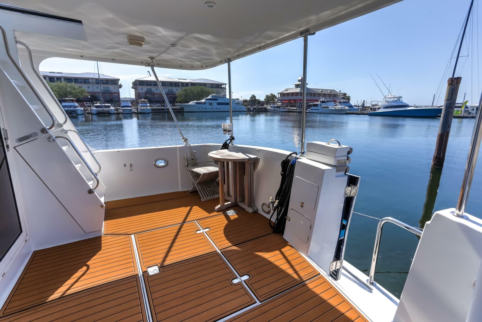 2003 Jefferson Pilothouse 57 - Photo 16