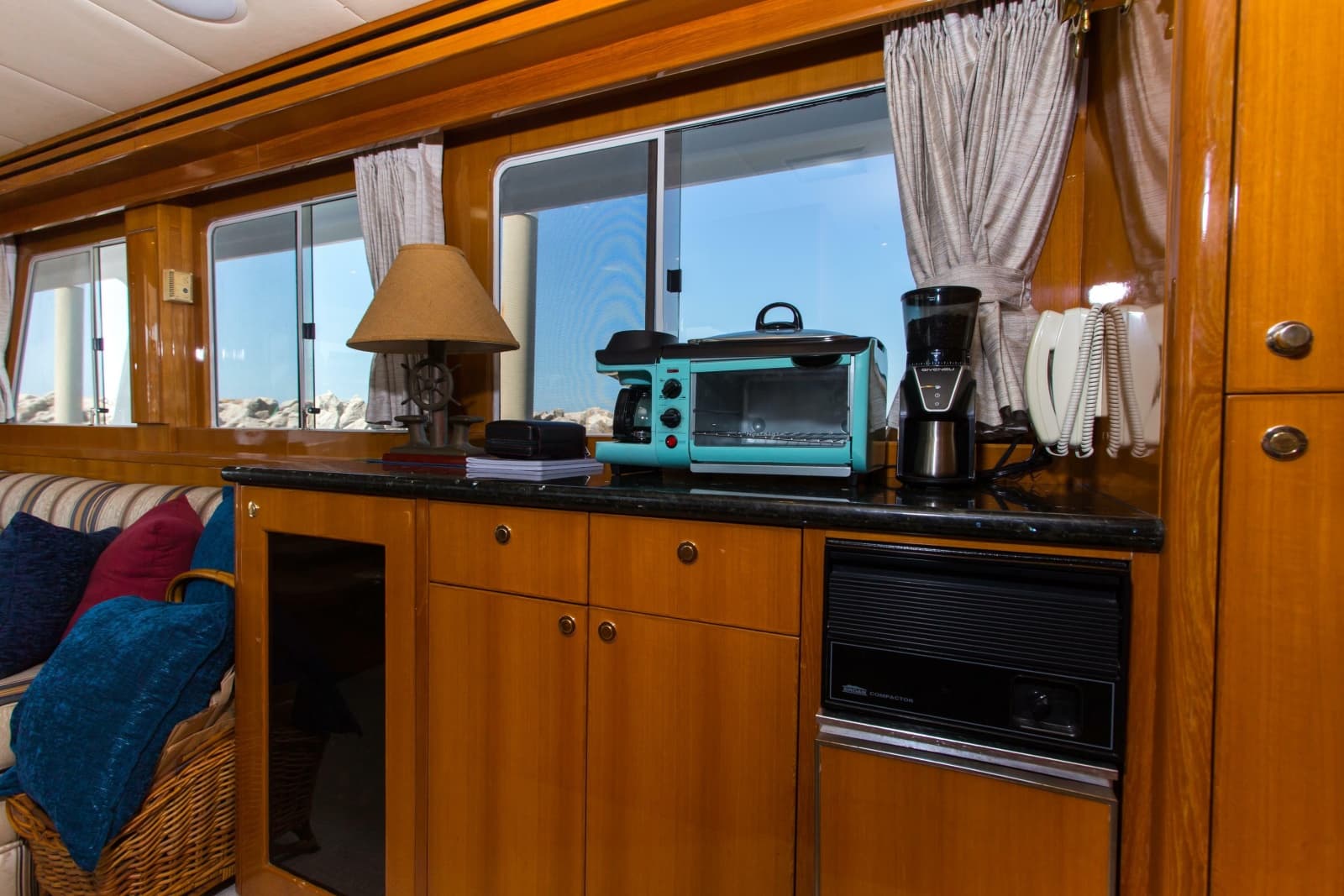 2003 Jefferson Pilothouse 57 - Photo 52