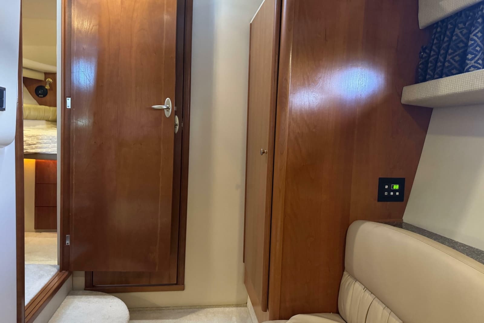 2003 Meridian 411 Sedan - Photo 14