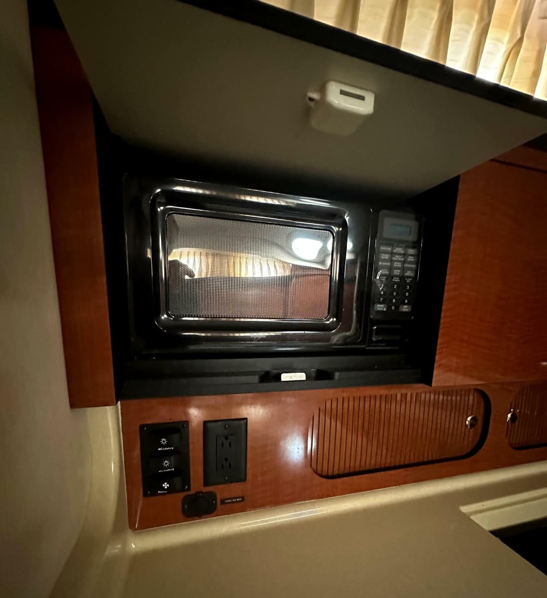2003 Sea Ray 340 Sundancer - Photo 47