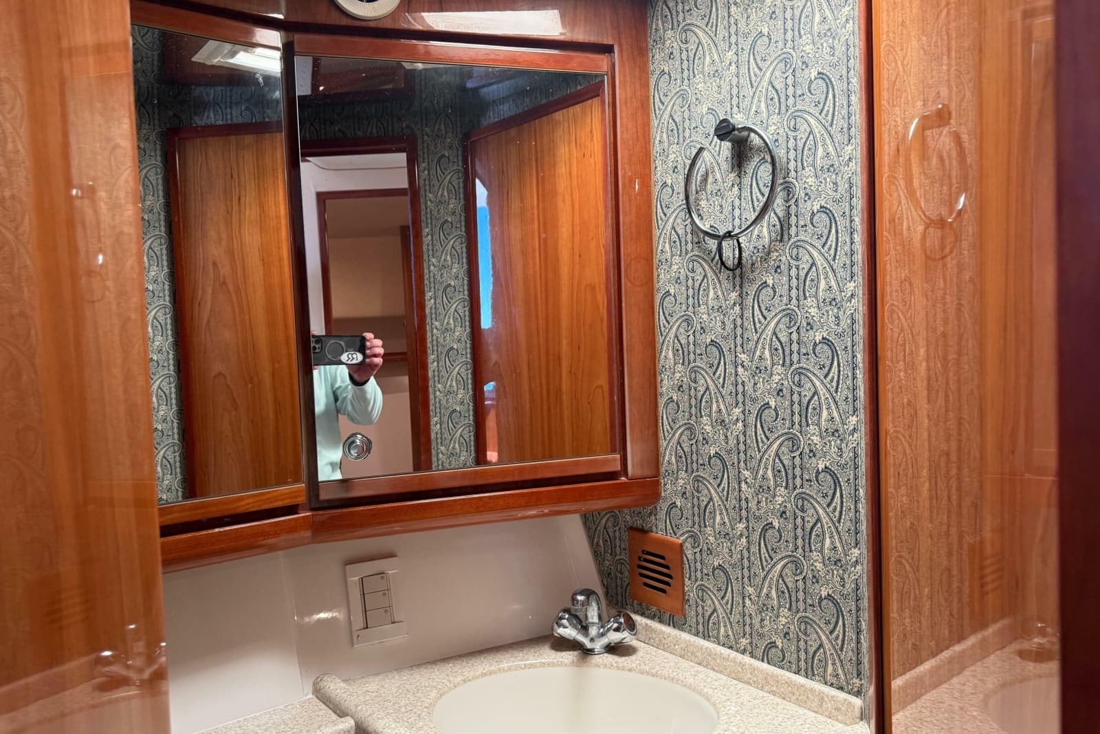 2002 Bertram 390 Convertible - Photo 25