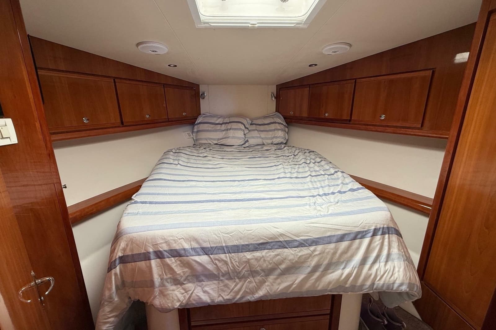2002 Bertram 390 Convertible - Photo 20