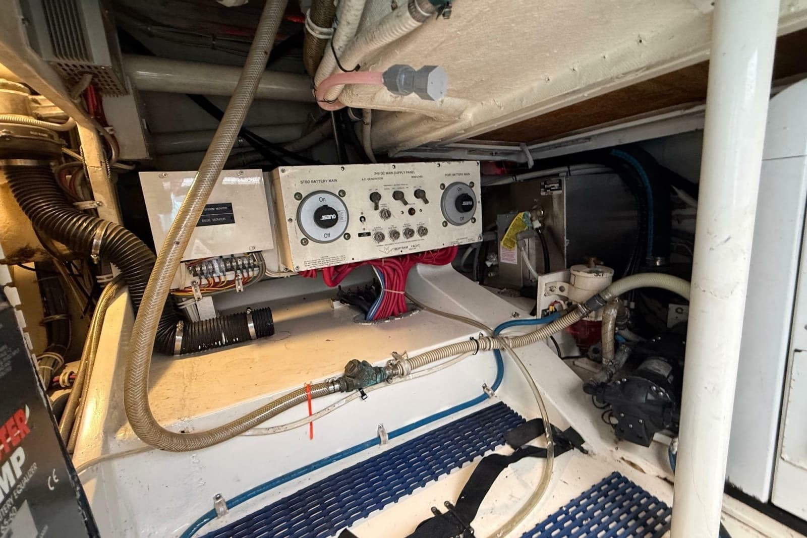 2002 Bertram 390 Convertible - Photo 32