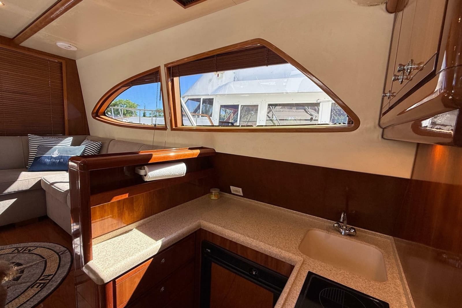 2002 Bertram 390 Convertible - Photo 18