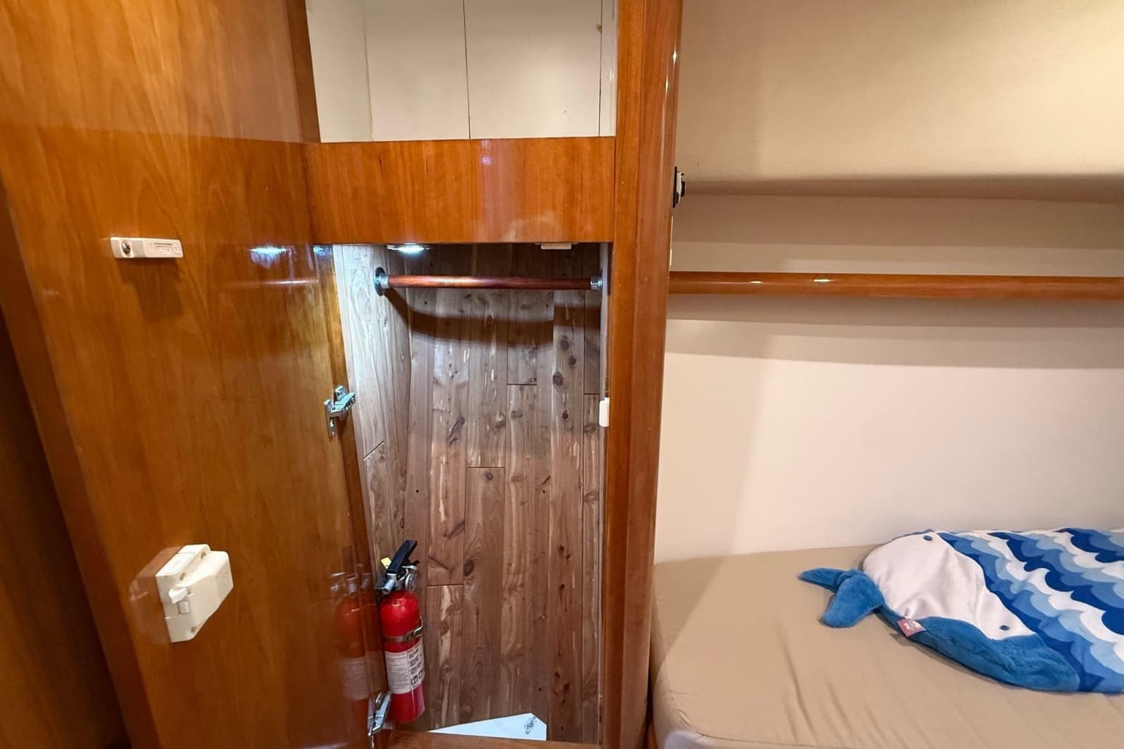 2002 Bertram 390 Convertible - Photo 22