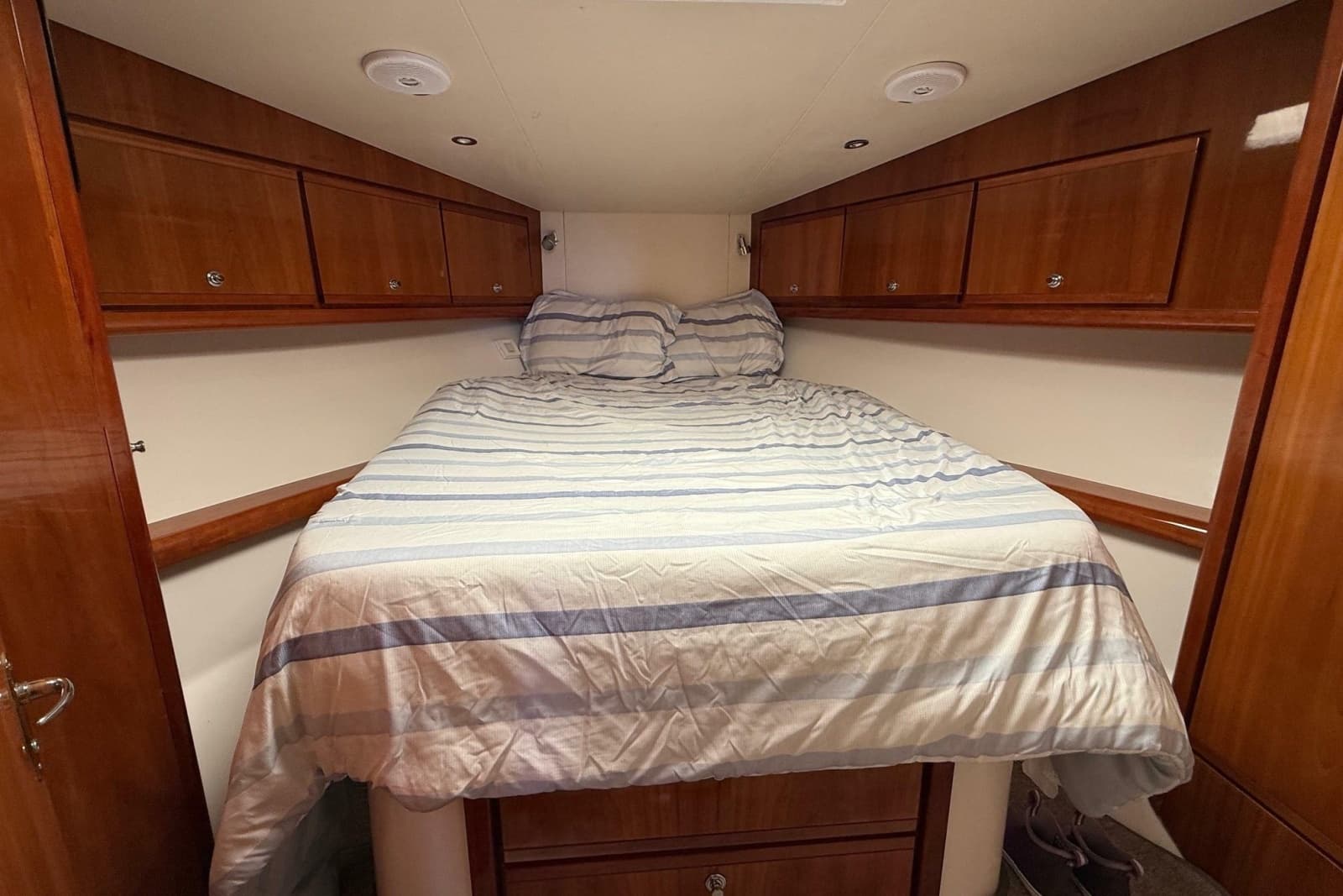 2002 Bertram 390 Convertible - Photo 19