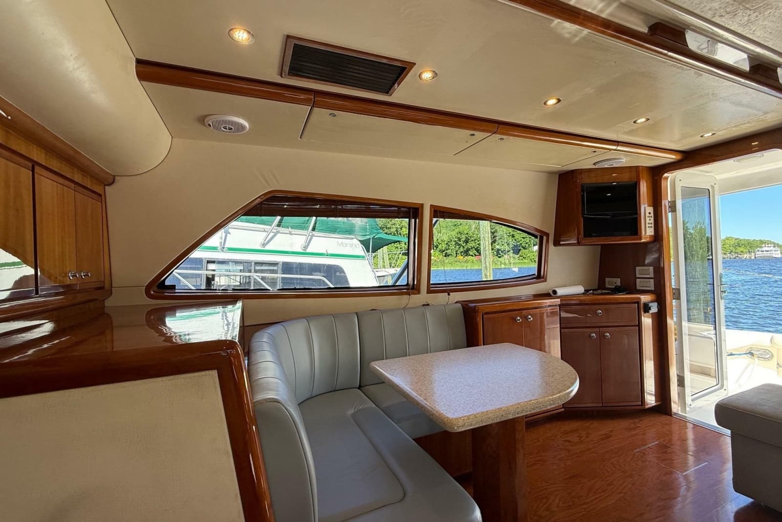 2002 Bertram 390 Convertible - Photo 15