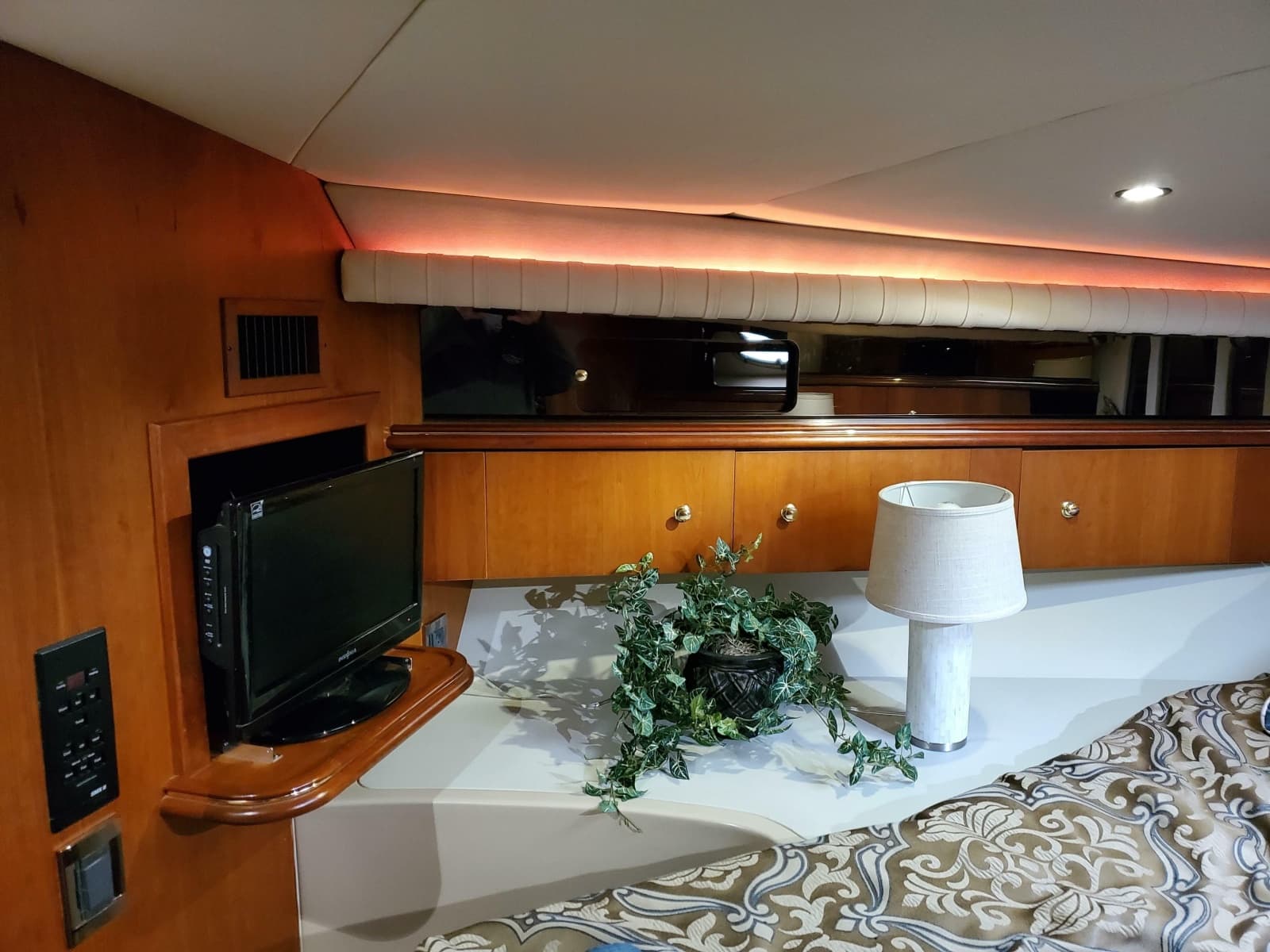 2002 Cruisers Yachts 4270 Express - Photo 13