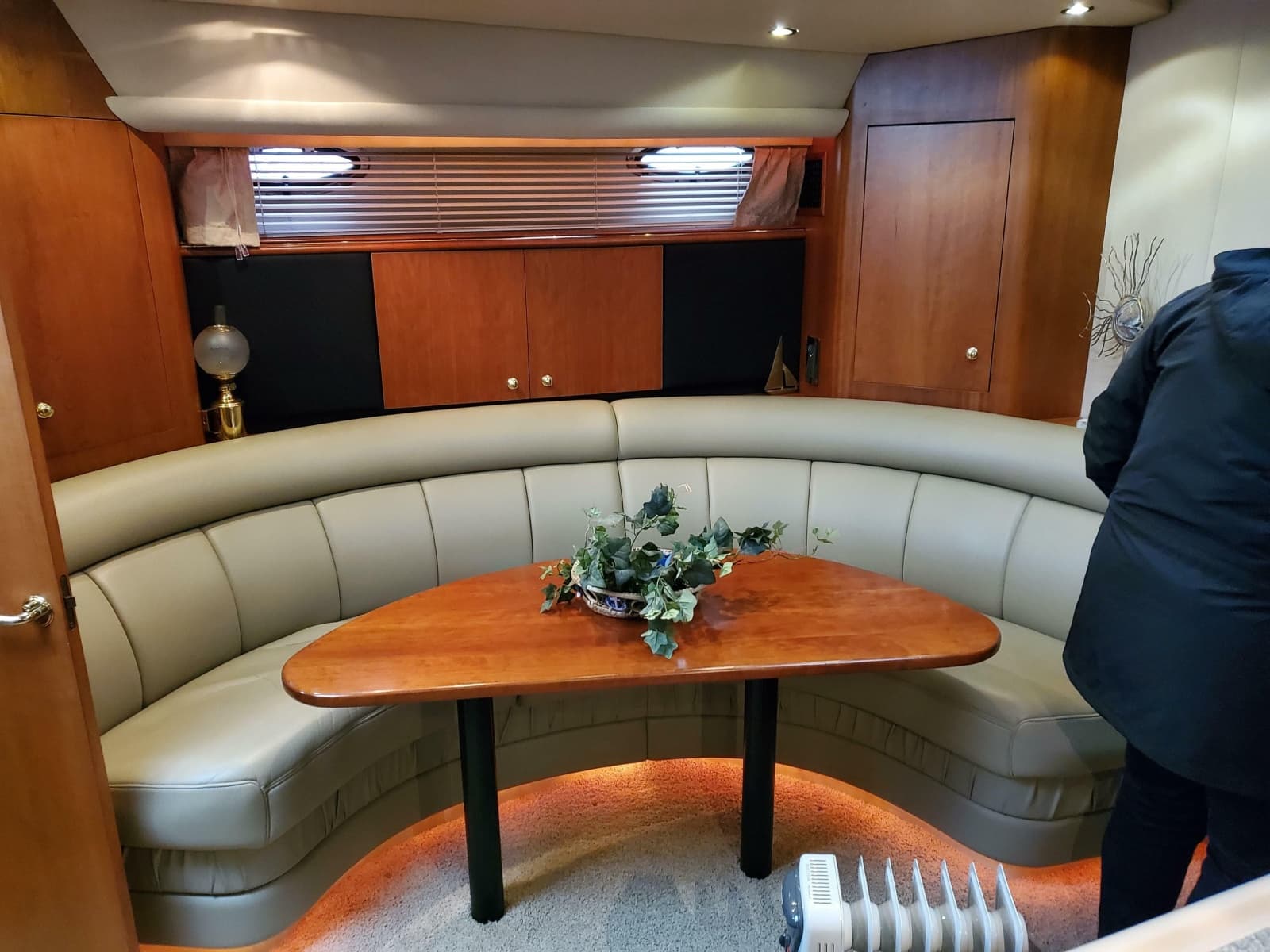 2002 Cruisers Yachts 4270 Express - Photo 5