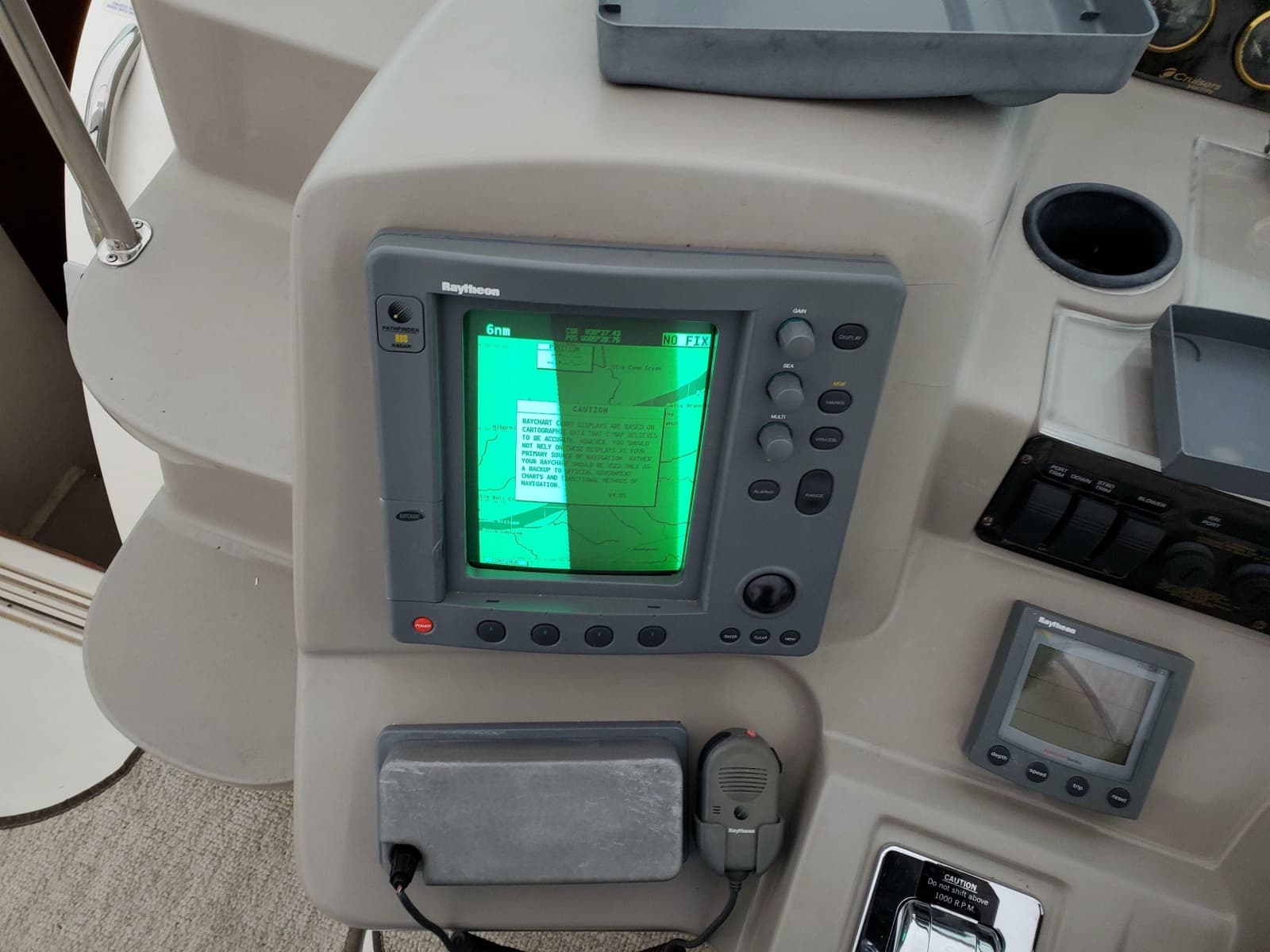 2002 Cruisers Yachts 4270 Express - Photo 6