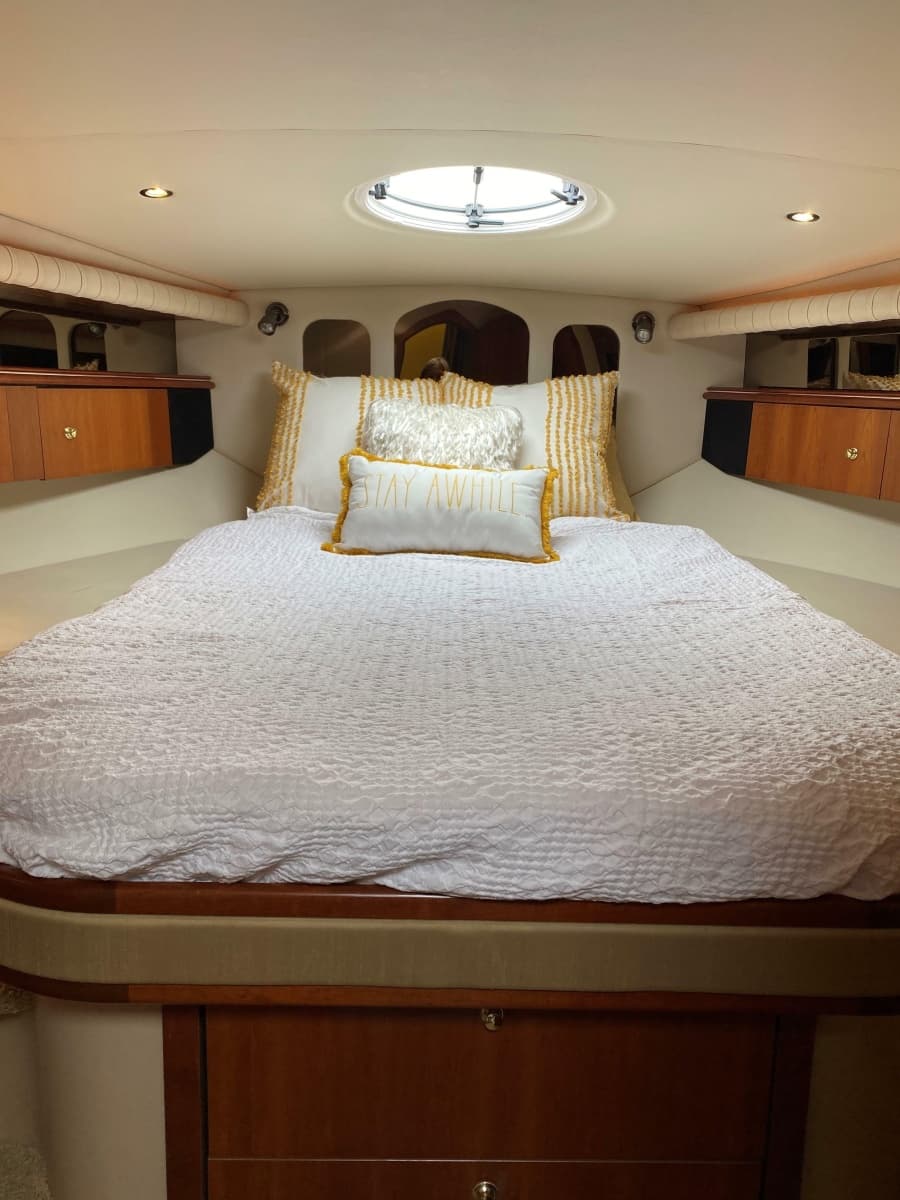 2002 Cruisers Yachts 4270 Express - Photo 11