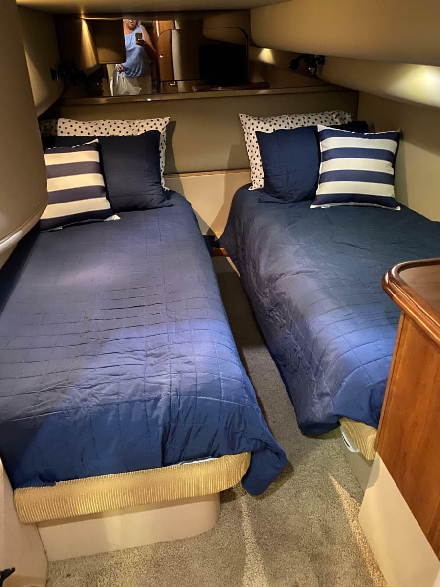2002 Cruisers Yachts 4270 Express - Photo 12