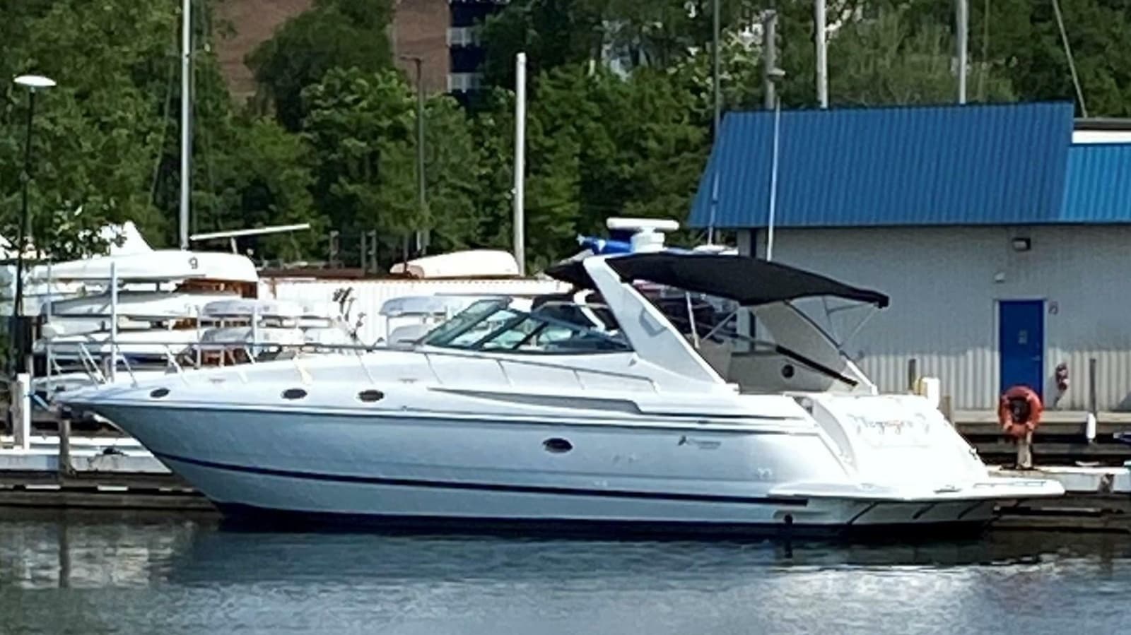 2002 Cruisers Yachts 4270 Express - Photo 2