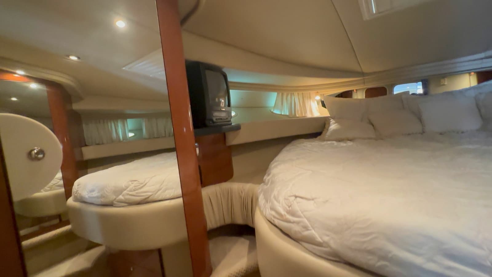 2002 Sea Ray 410 Express Cruiser - Photo 31