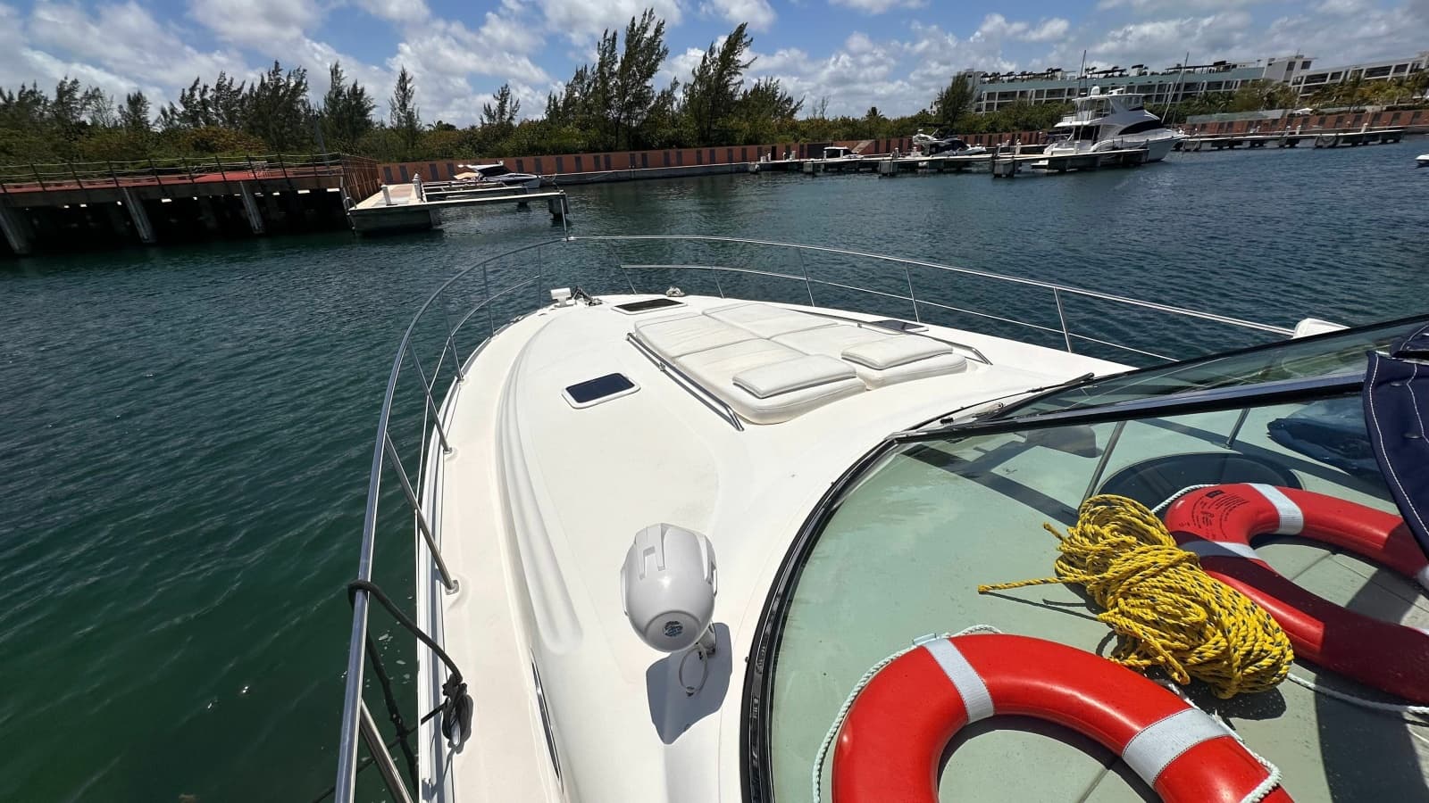 2002 Sea Ray 410 Express Cruiser - Photo 11