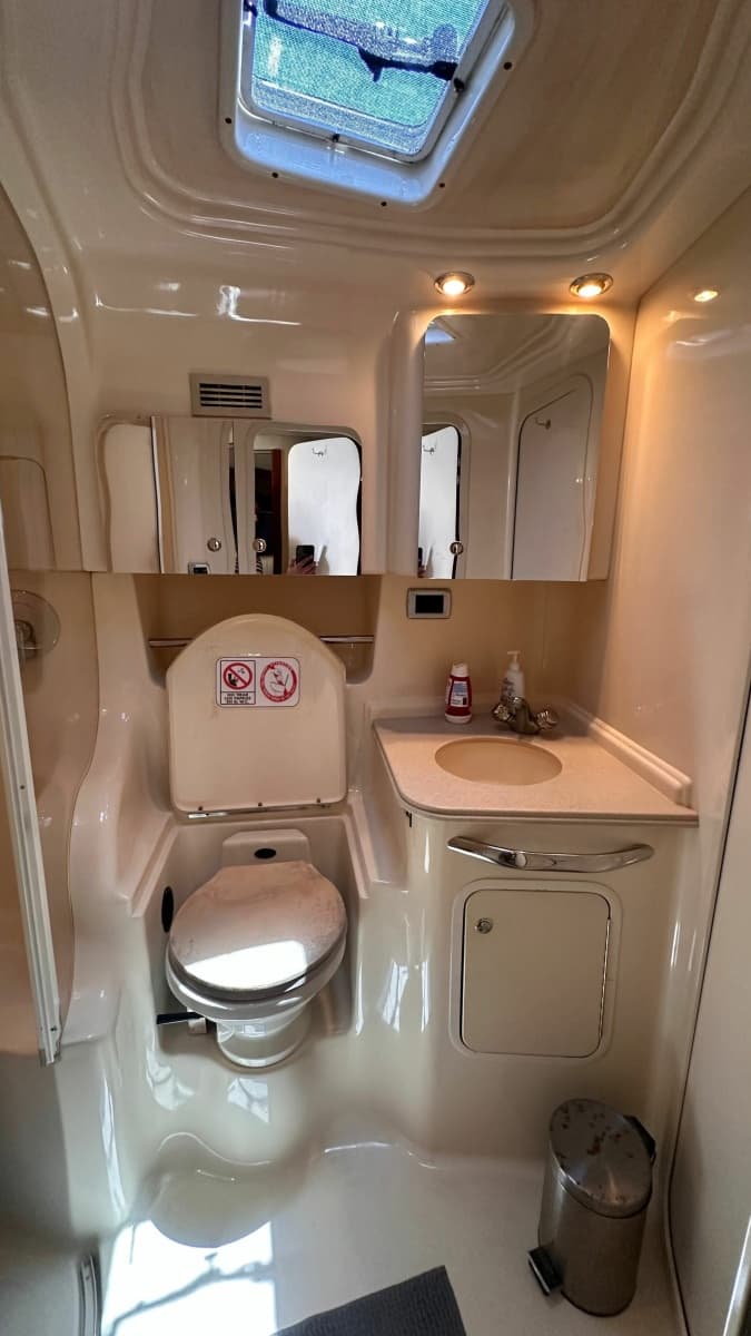 2002 Sea Ray 410 Express Cruiser - Photo 35