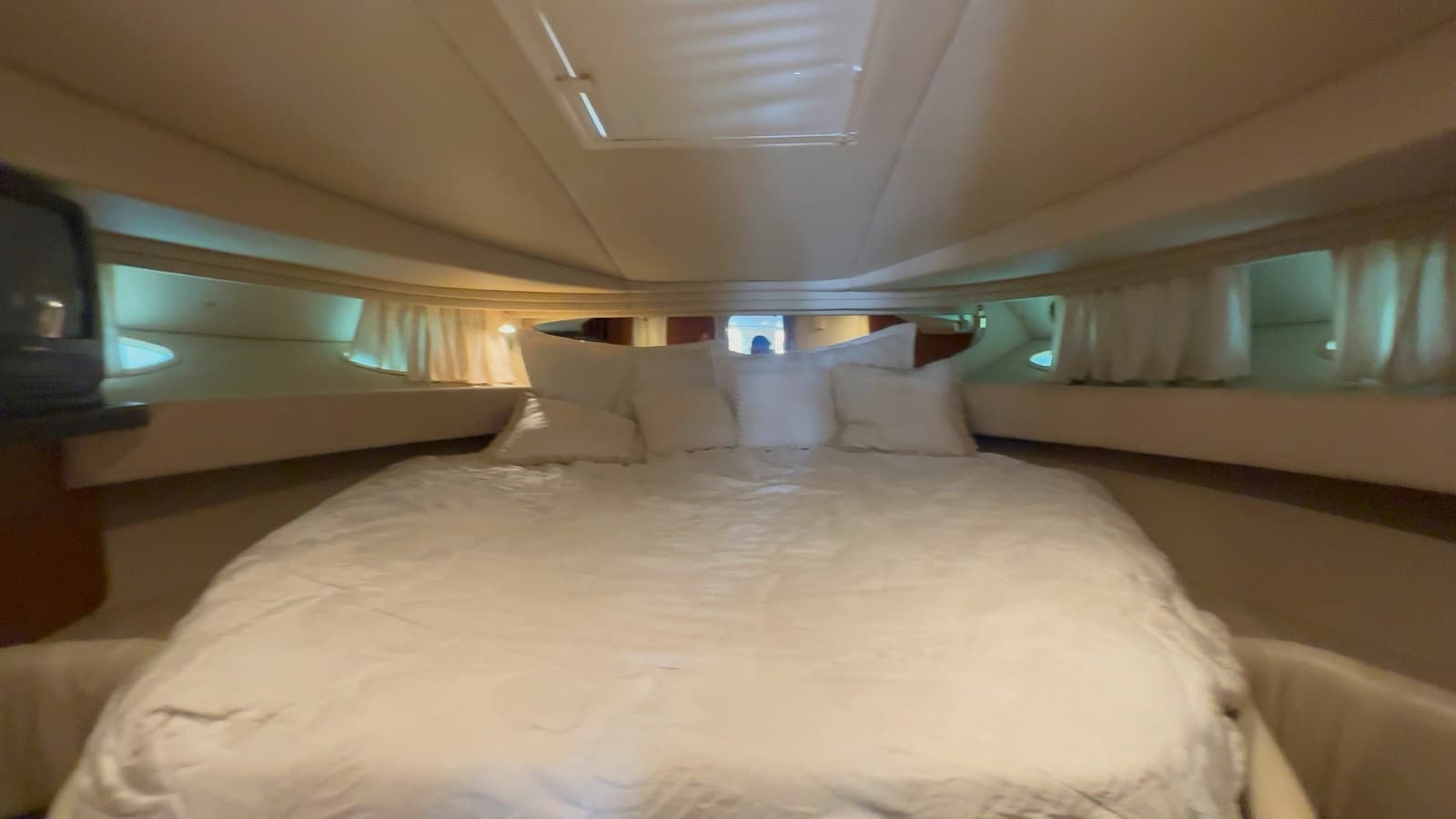 2002 Sea Ray 410 Express Cruiser - Photo 32