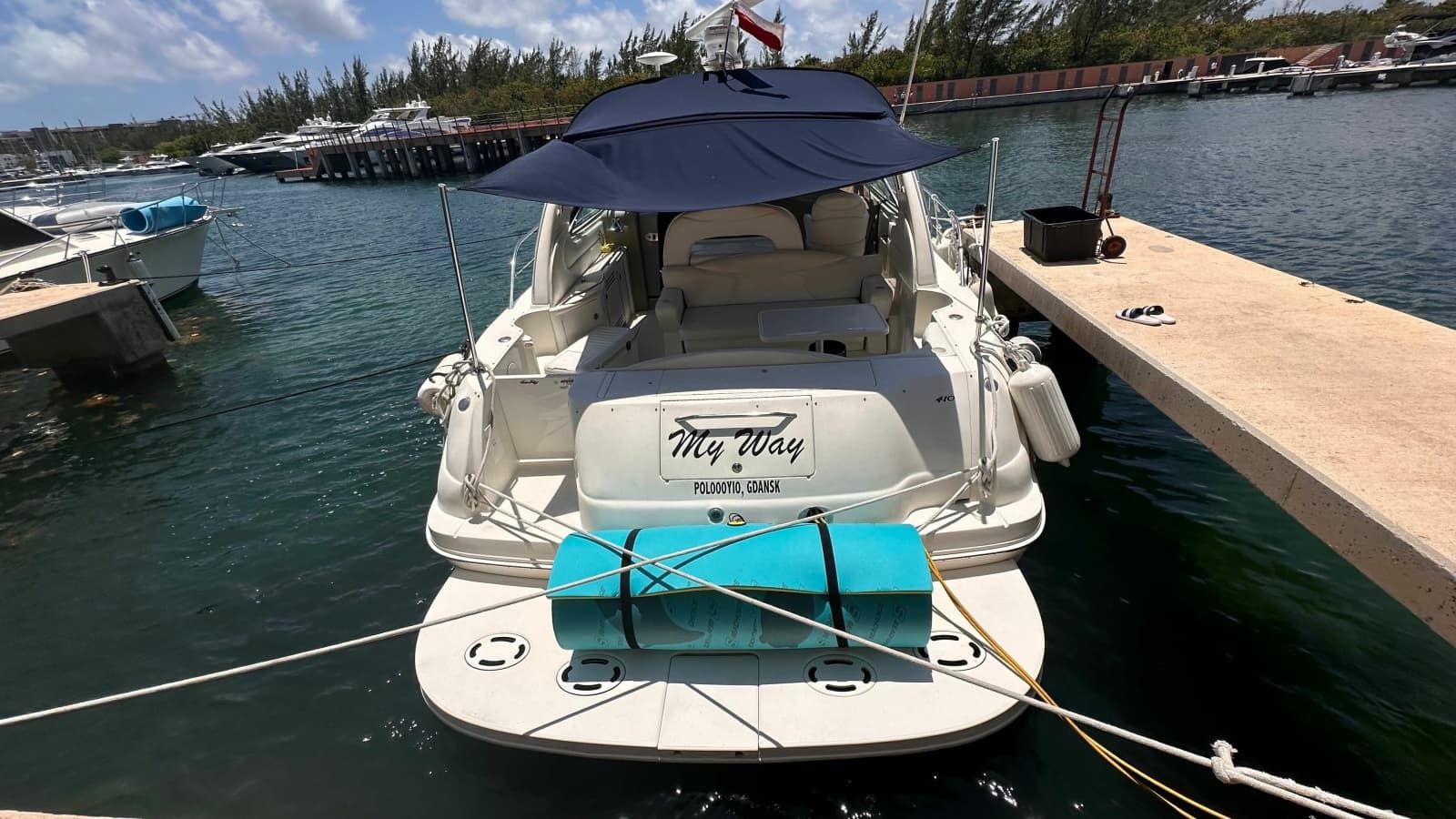 2002 Sea Ray 410 Express Cruiser - Photo 2