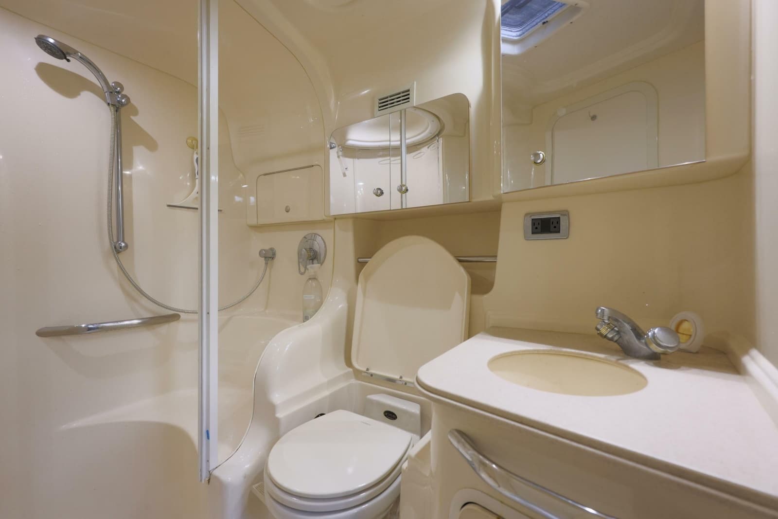 2002 Sea Ray 410 Express Cruiser - Photo 15
