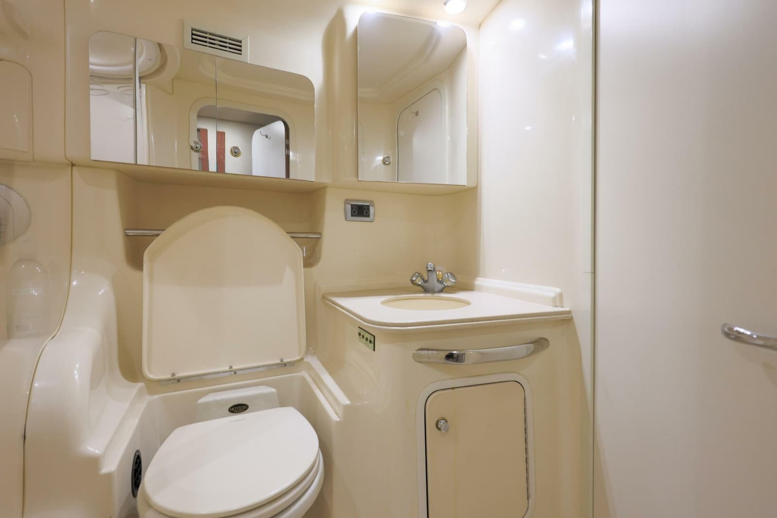 2002 Sea Ray 410 Express Cruiser - Photo 17