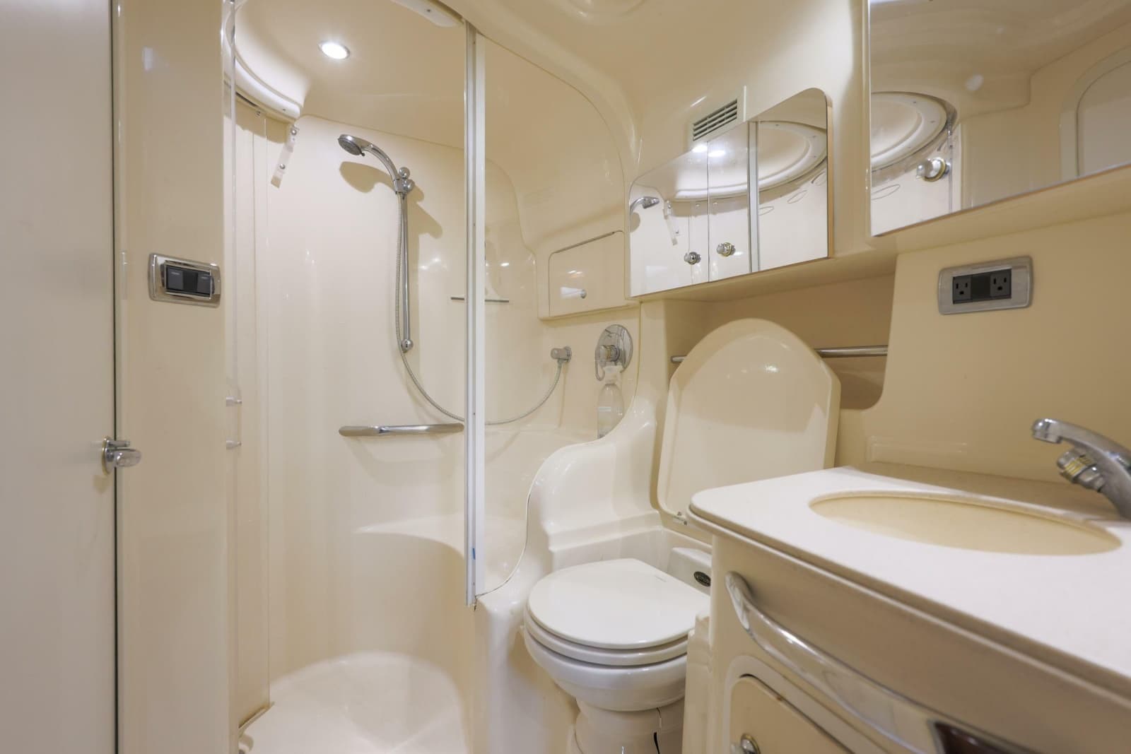 2002 Sea Ray 410 Express Cruiser - Photo 16