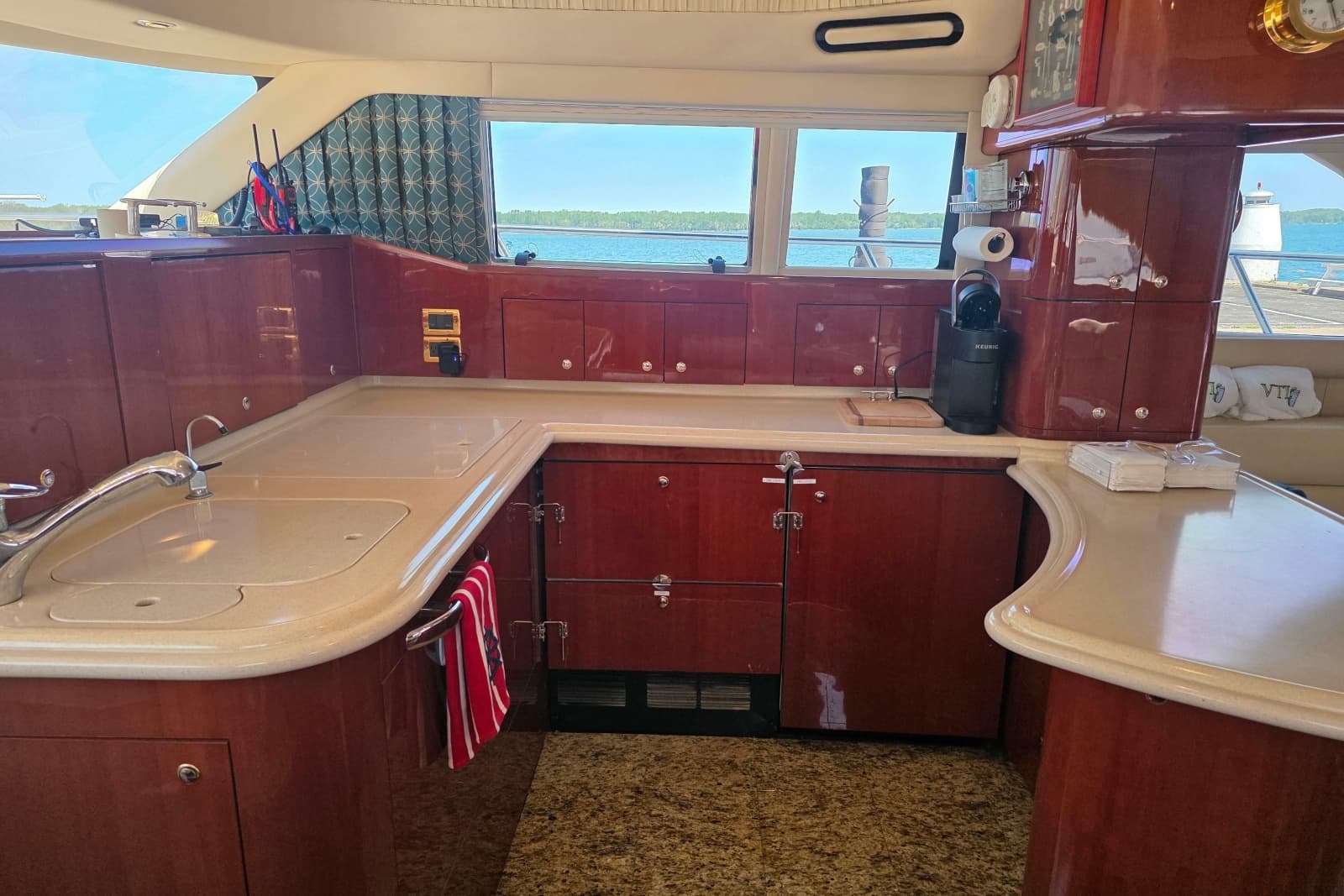 2002 Sea Ray 560 Sedan Bridge - Photo 96