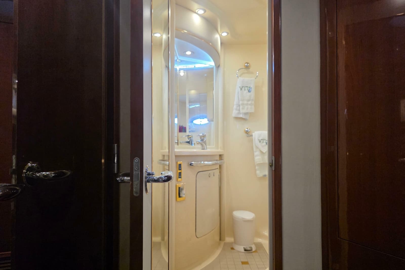 2002 Sea Ray 560 Sedan Bridge - Photo 73