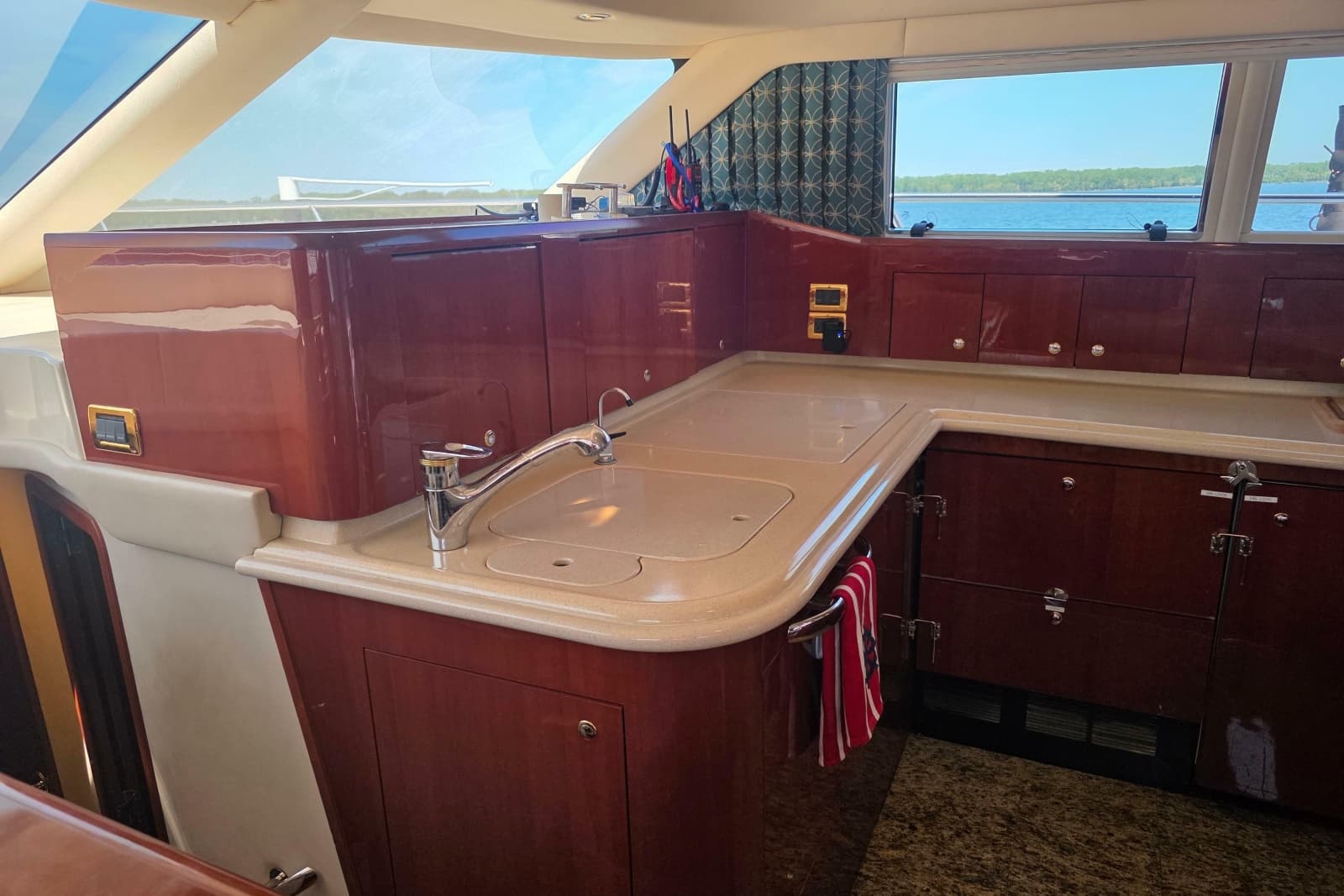 2002 Sea Ray 560 Sedan Bridge - Photo 94