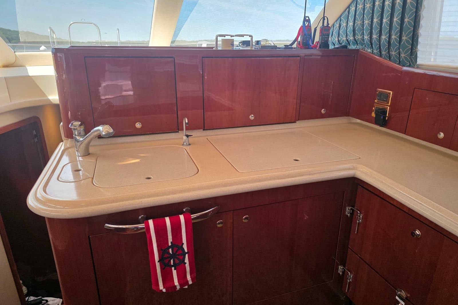 2002 Sea Ray 560 Sedan Bridge - Photo 100