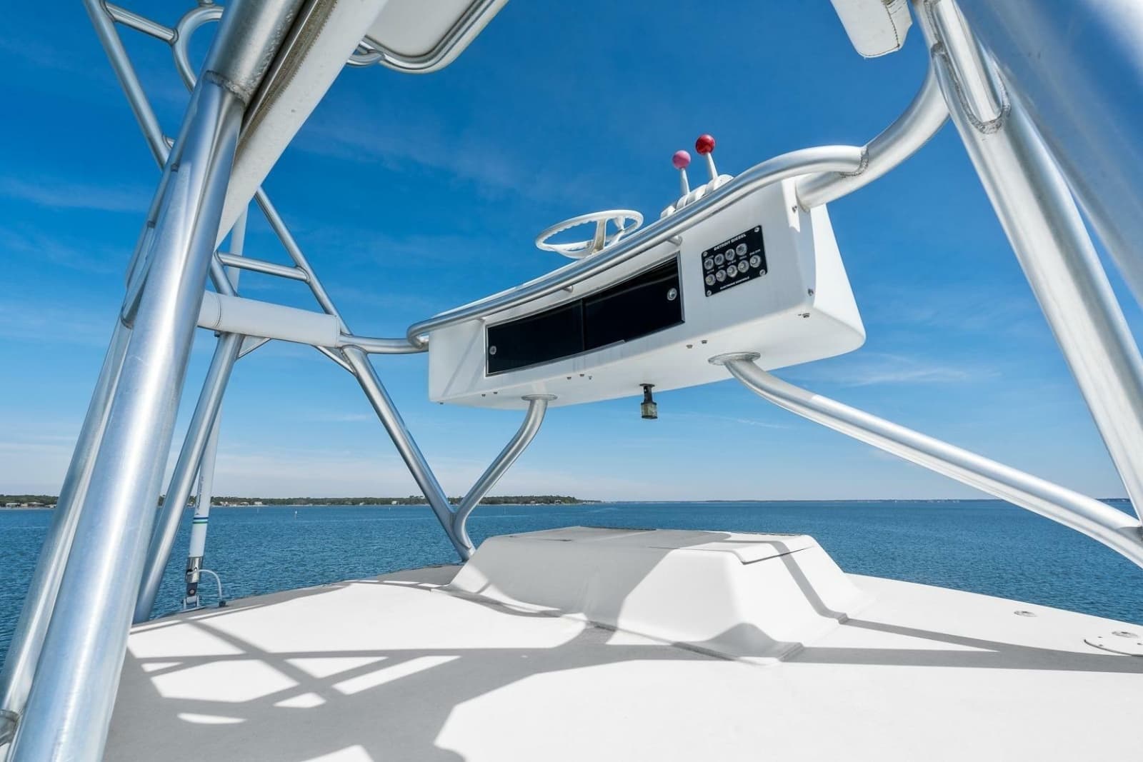 2002 Viking 61 Convertible - Photo 39