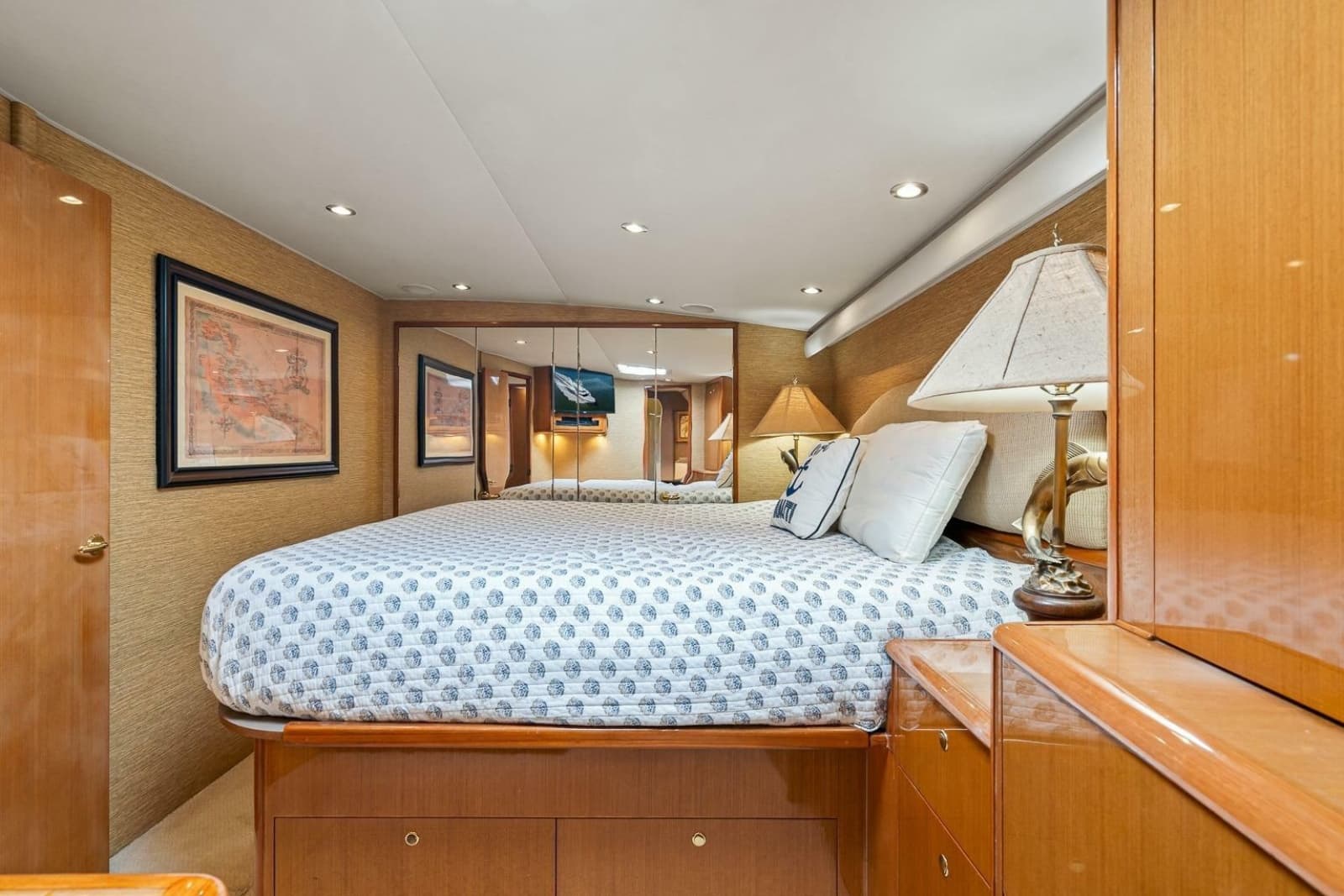 2002 Viking 61 Convertible - Photo 47