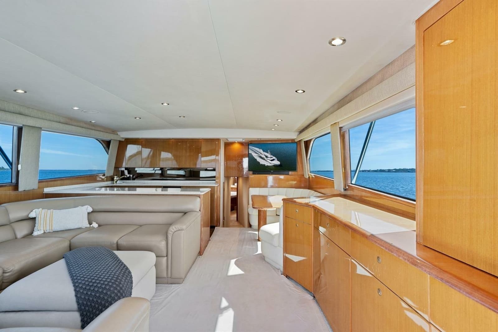 2002 Viking 61 Convertible - Photo 19