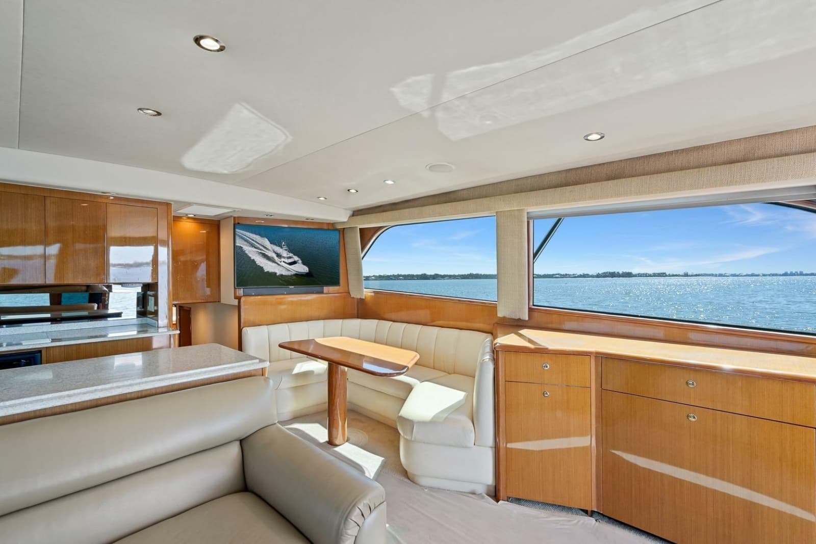 2002 Viking 61 Convertible - Photo 23