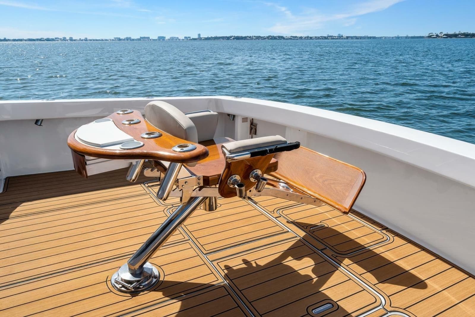 2002 Viking 61 Convertible - Photo 34