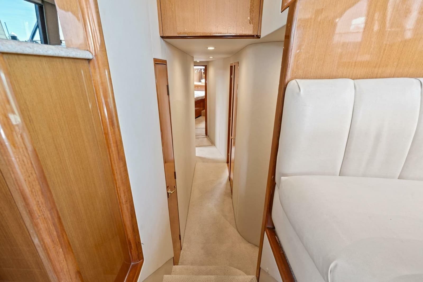 2002 Viking 61 Convertible - Photo 32