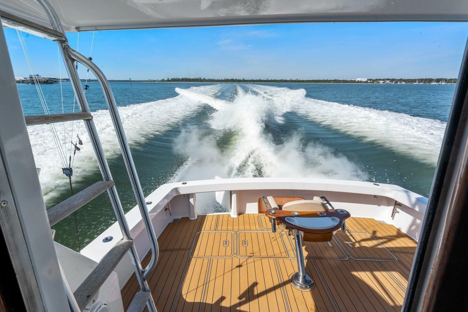 2002 Viking 61 Convertible - Photo 18