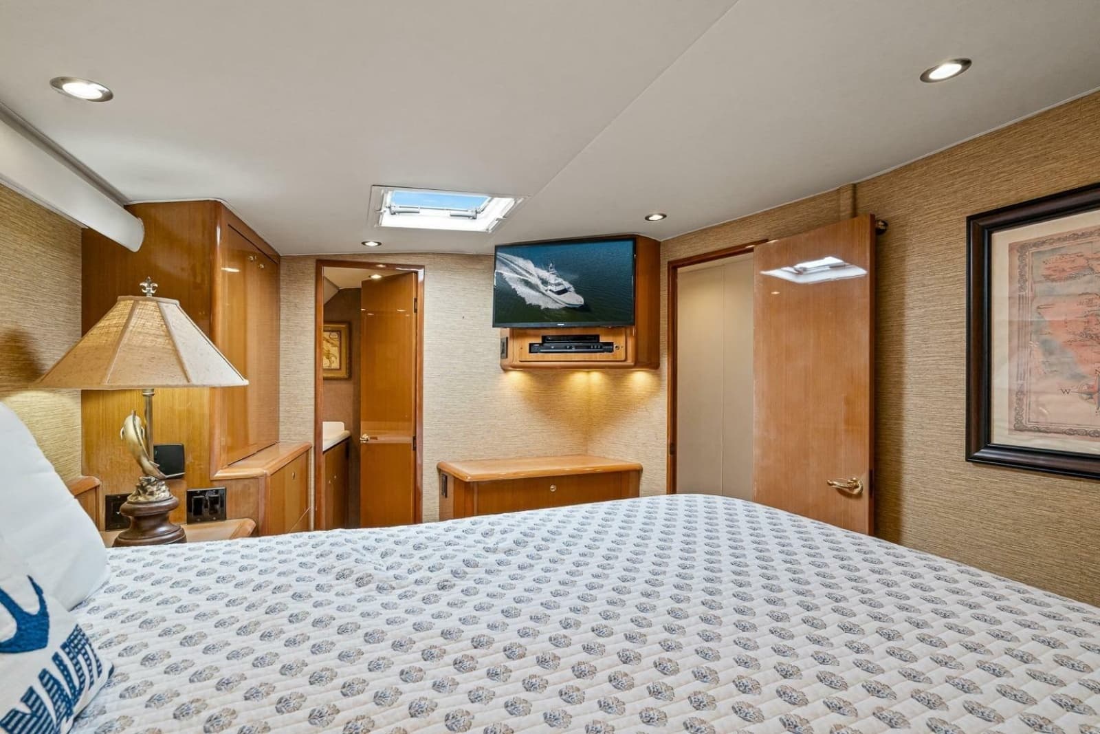 2002 Viking 61 Convertible - Photo 48
