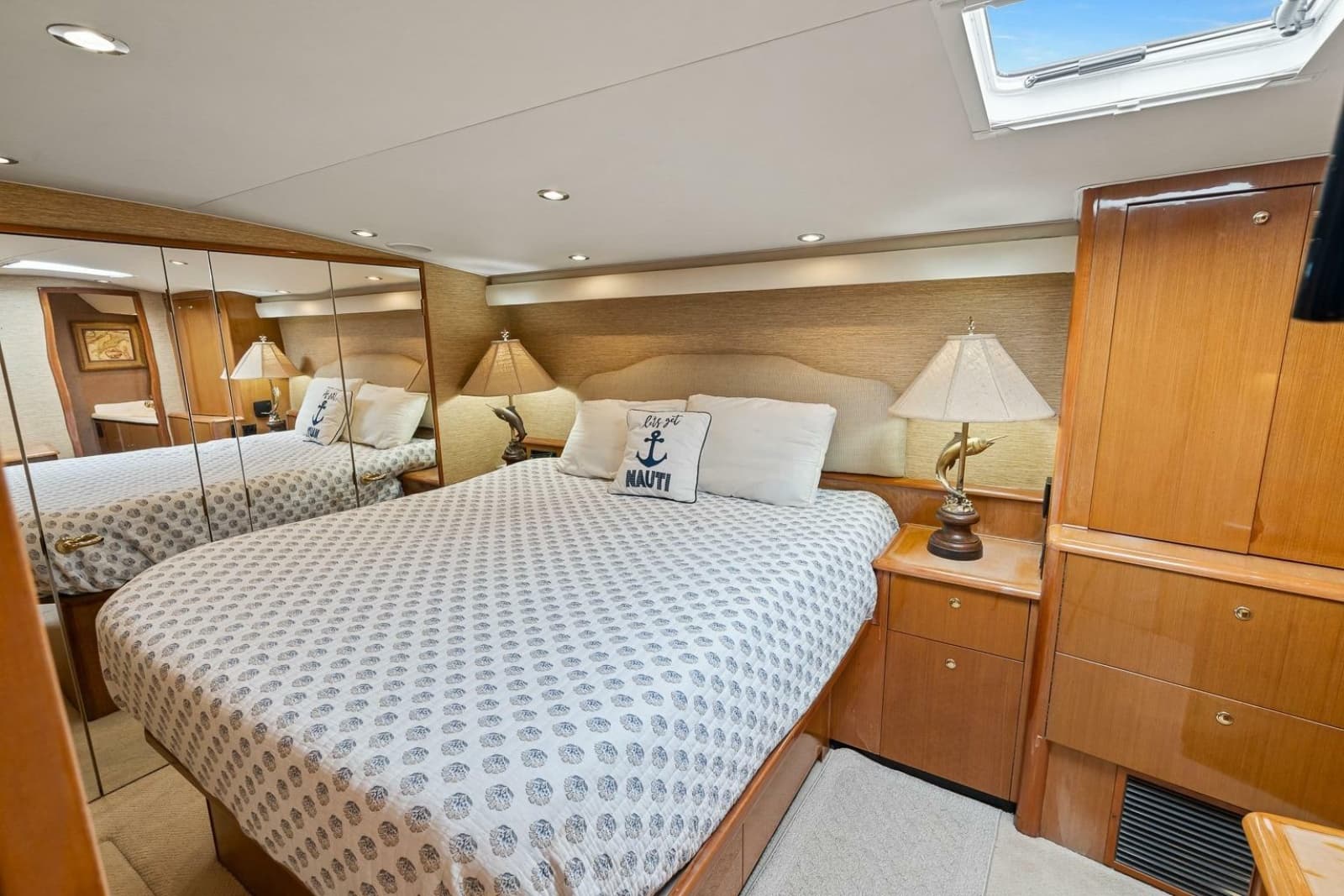 2002 Viking 61 Convertible - Photo 46