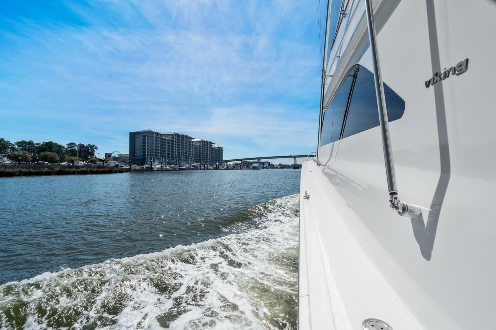 2002 Viking 61 Convertible - Photo 45
