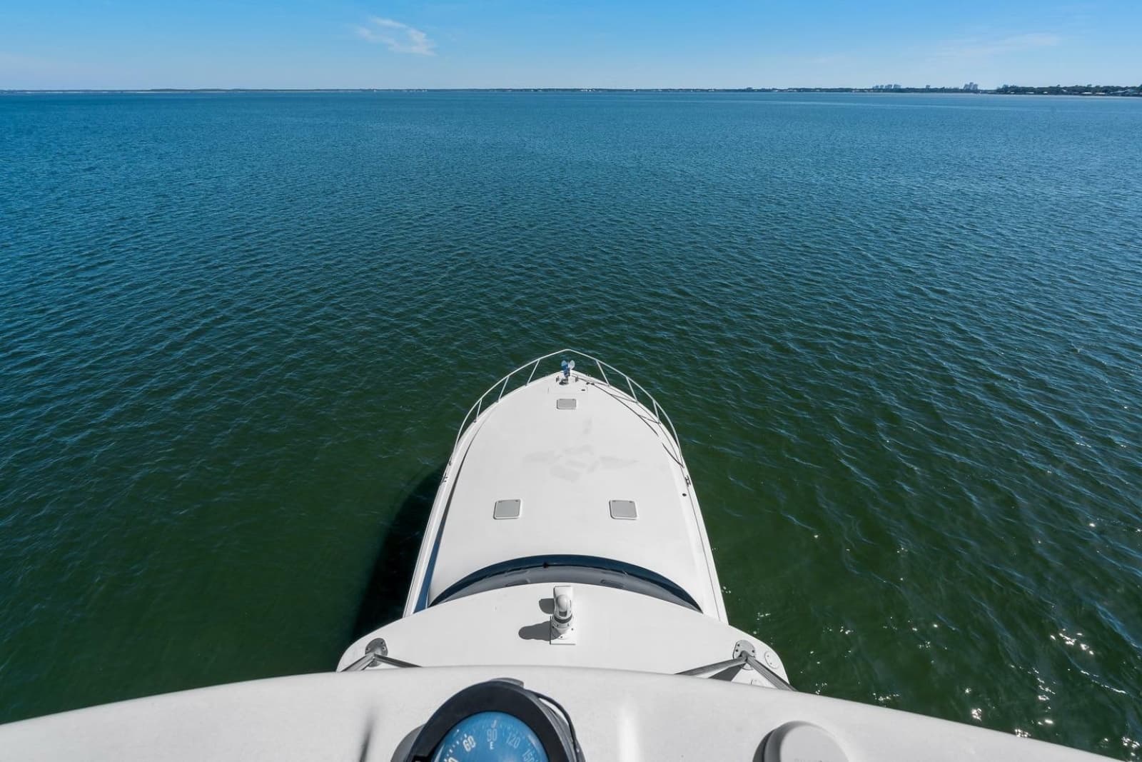 2002 Viking 61 Convertible - Photo 40