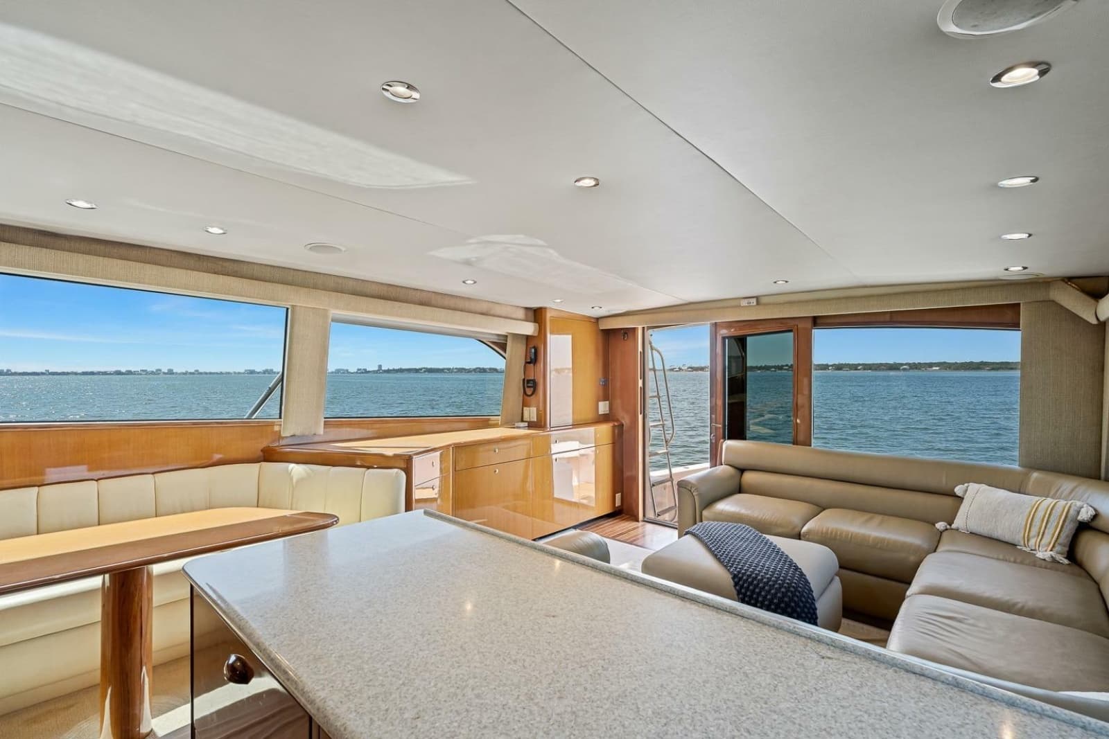 2002 Viking 61 Convertible - Photo 26