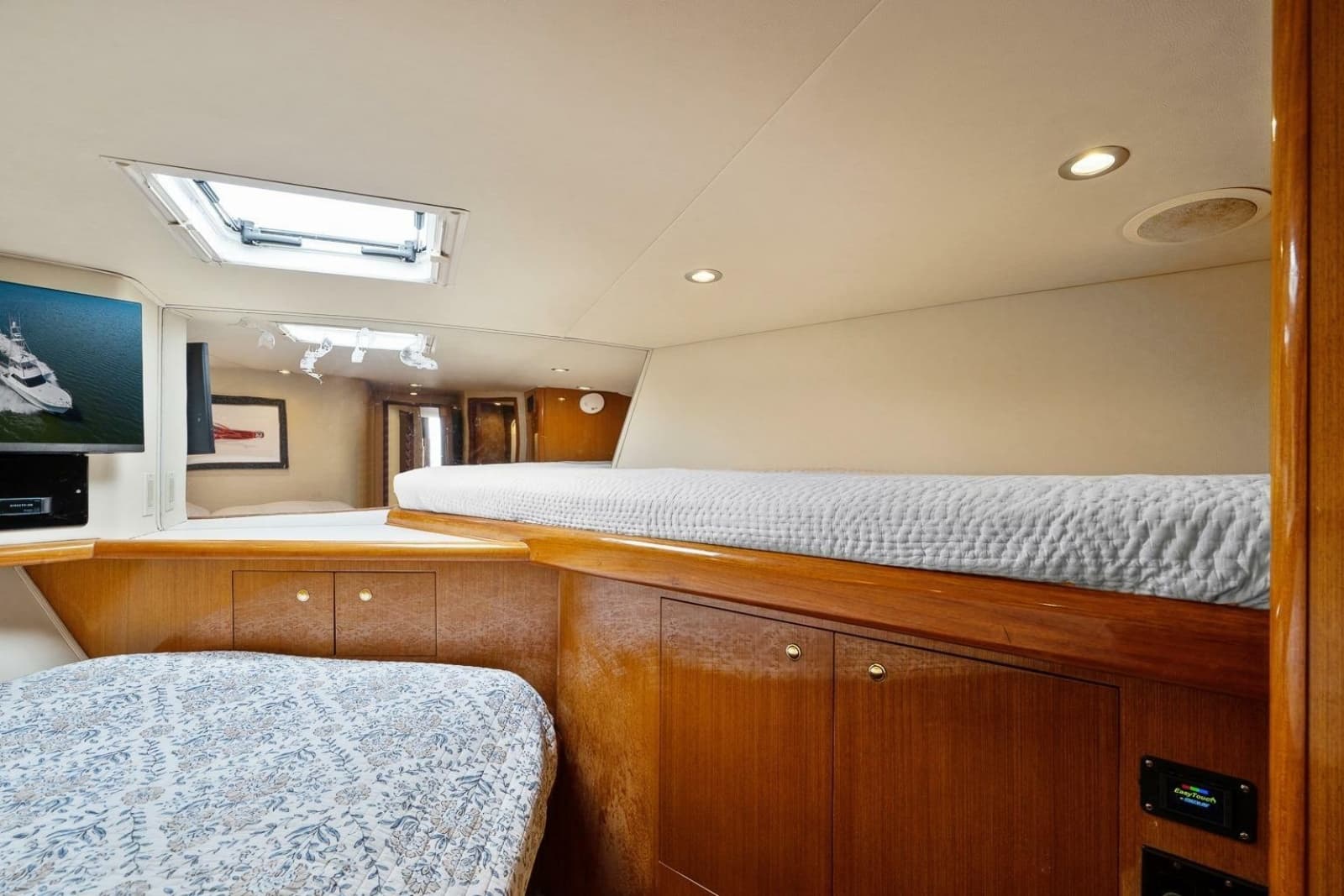 2002 Viking 61 Convertible - Photo 54