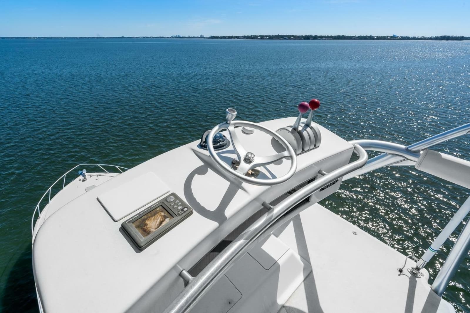 2002 Viking 61 Convertible - Photo 41