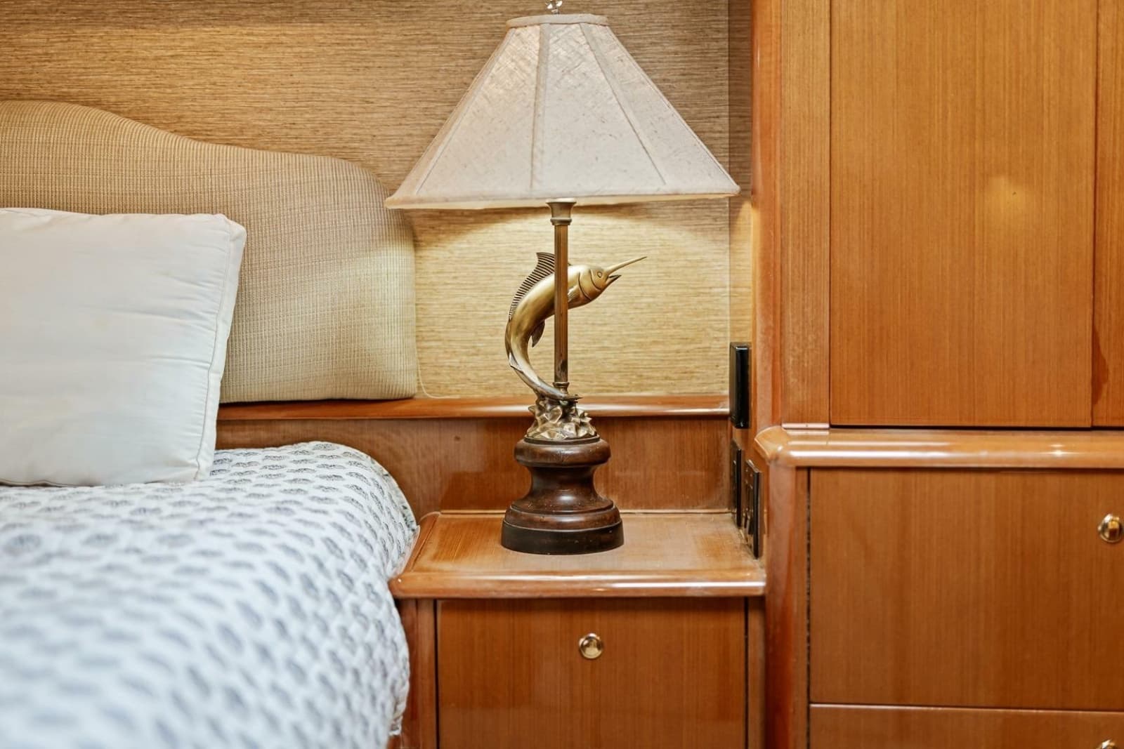 2002 Viking 61 Convertible - Photo 49